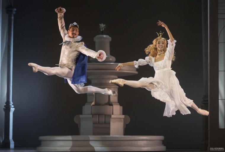 Manželia spolu - Artemij ako princ a Maria ako Zlatovláska v detskom balete Oskara Nedbala Z rozprávky do rozprávky. Autor: Peter Brenkus