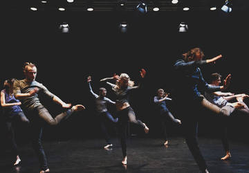 Predstavenie Ghost/Prízrak hosťujúceho choreografa Petra Miku má dnes premiéru v banskobystrickom Divadle Štúdio tanca. Autor: DUŠAN BEŇO.